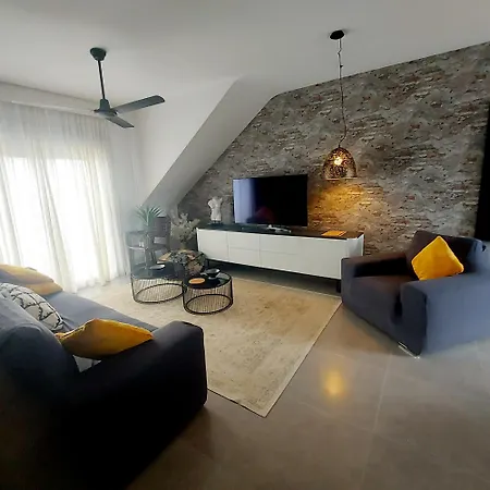 Lamar - Apartment *