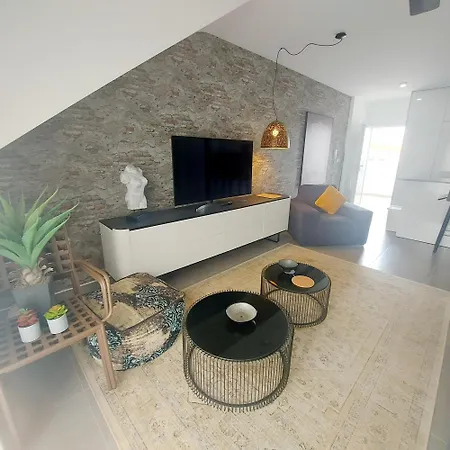 Apartment Lamar - *