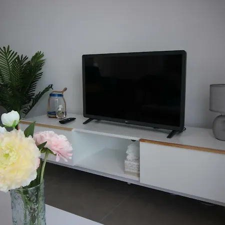 Apartment Lamar - *